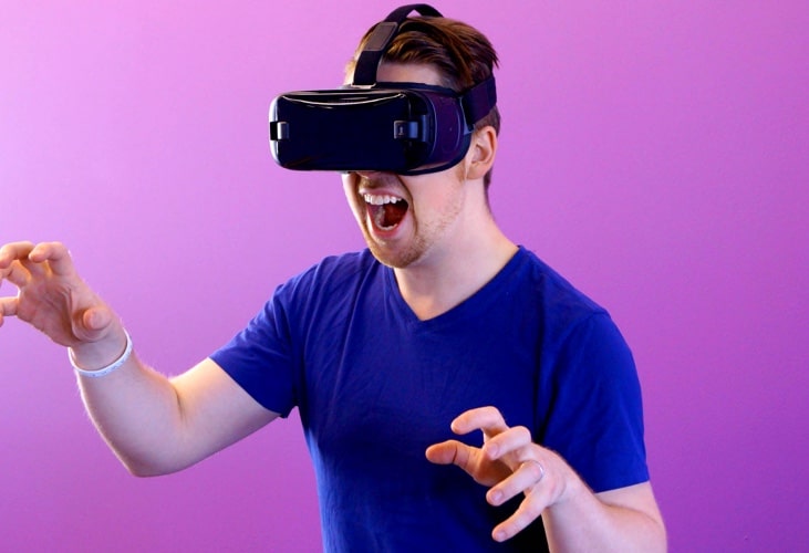 man playing vr